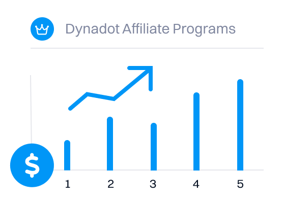 zwei Mädchen sitzen an einem Tresen, schauen auf einen Laptop und lächeln